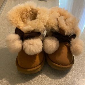 Toddler Girls Ugg’s with fur